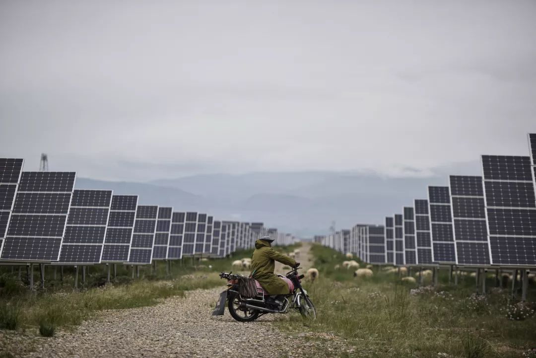 光伏技術可以將太陽輻射直接轉換為清潔的電能，成為了人們研究的熱點以及產(chǎn)業(yè)布局的重點